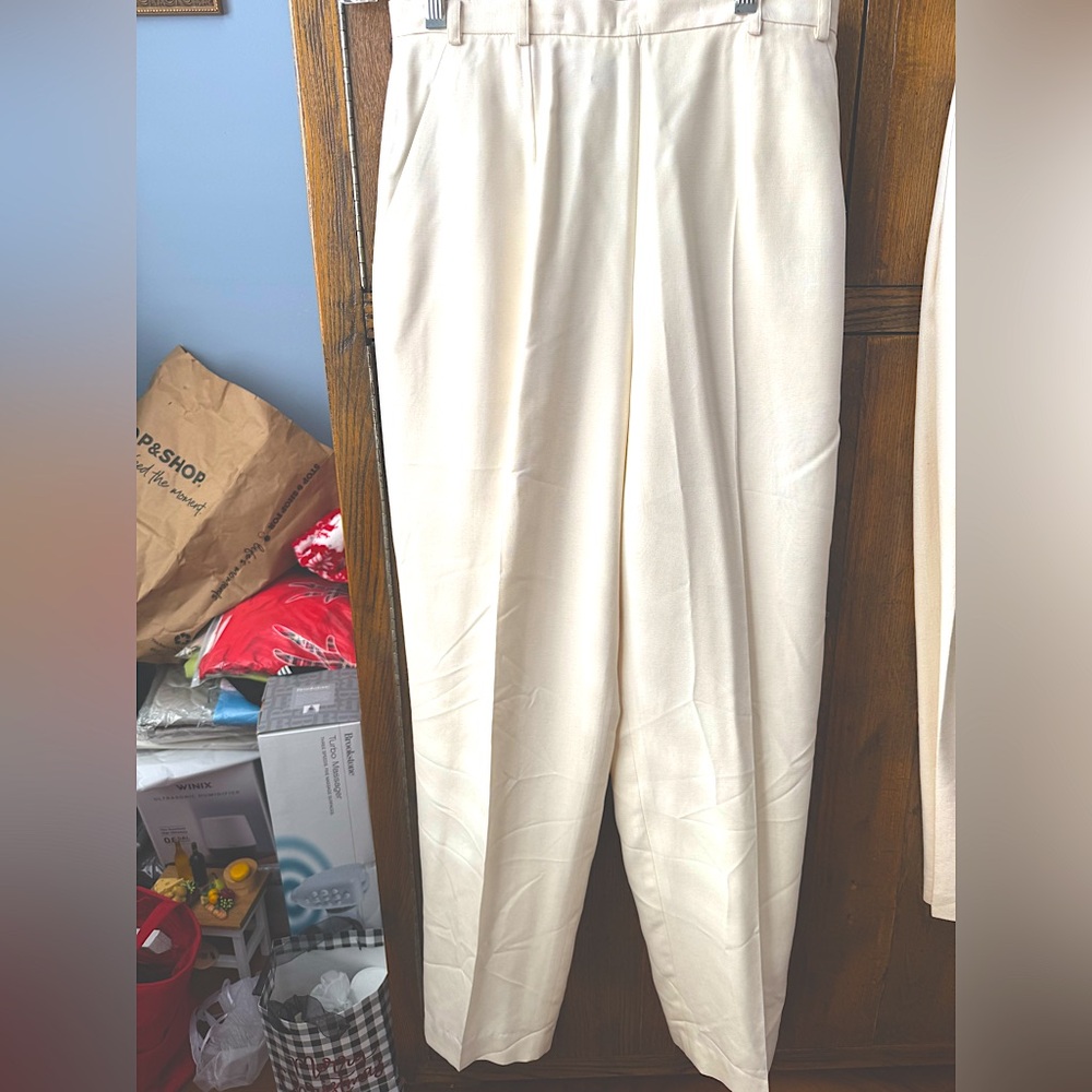 Beautiful Ann Taylor Ladies winter white Slacks Size 10 Never worn Now $29